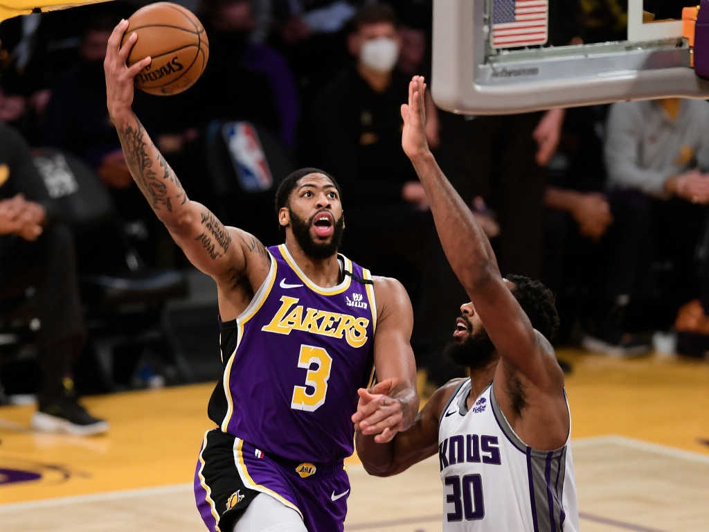 浓眉出战全胜纪录延续!独行侠摆脱危机锁定附加赛希望 浓眉出战全胜纪录延续!独行侠摆脱危机锁定附加赛希望